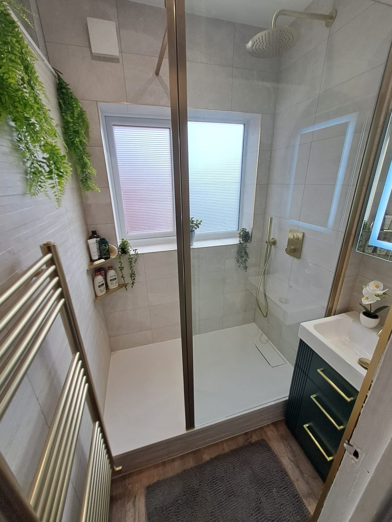 Contemporary bathroom suite with premium brassware